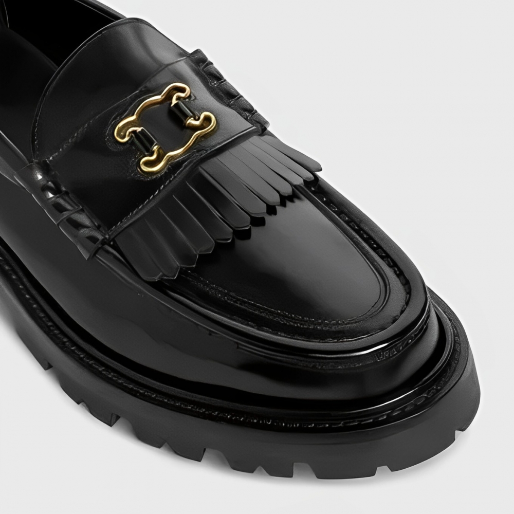 黑色款式的CELINE Margaret Loafer with Triomphe Frame in Polished Bull Black。
