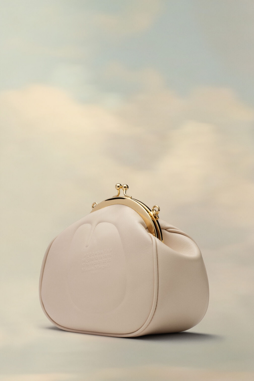 柔軟的小牛皮製成帶出溫柔質感