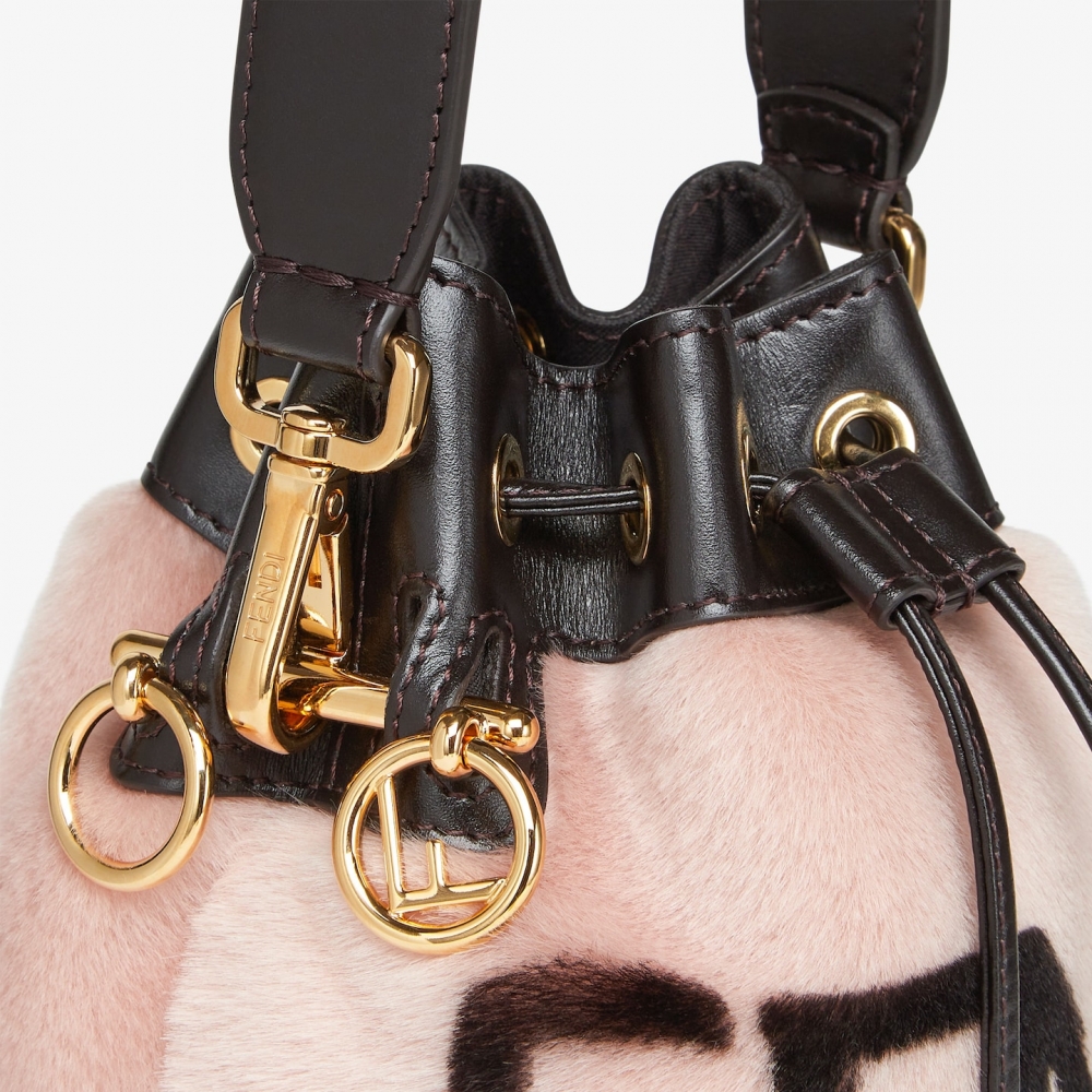 飾以FENDI ROMA字樣五金