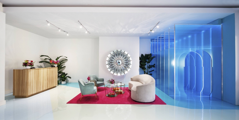 多扇藍色壓克力透光拱門組成框架立體藝術品