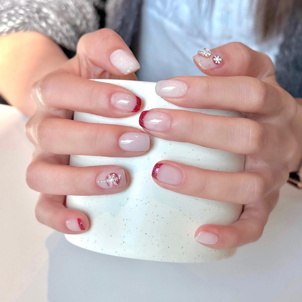 微立體雪花彩球搭配紅色指尖