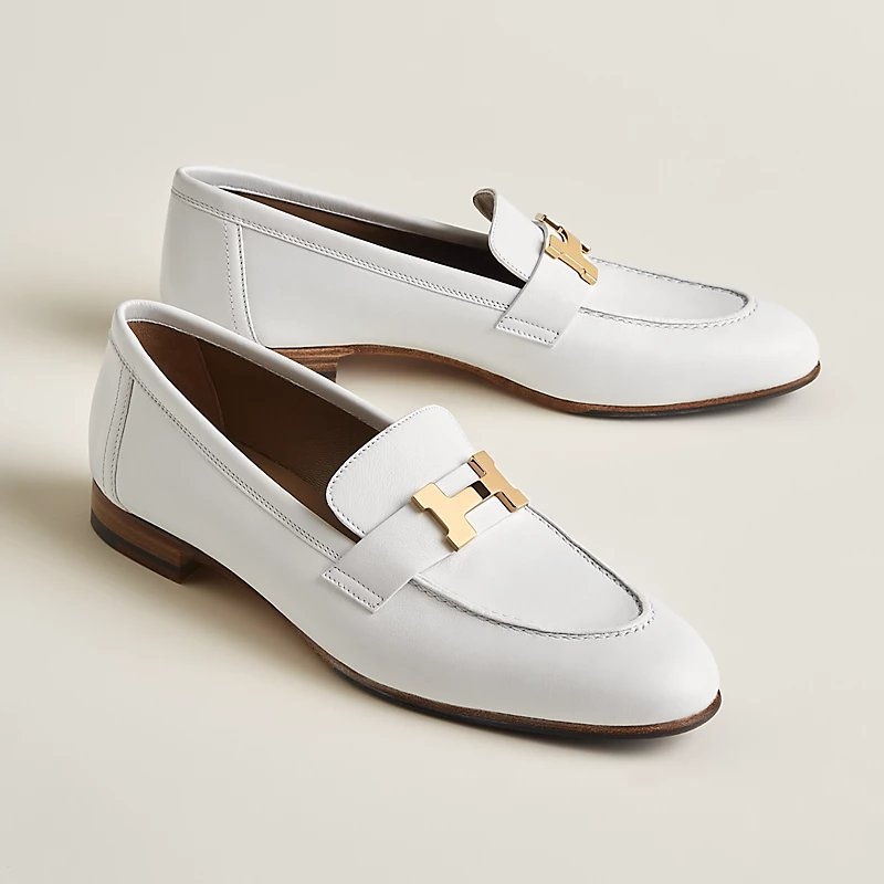 白色款式的Paris Loafer。
