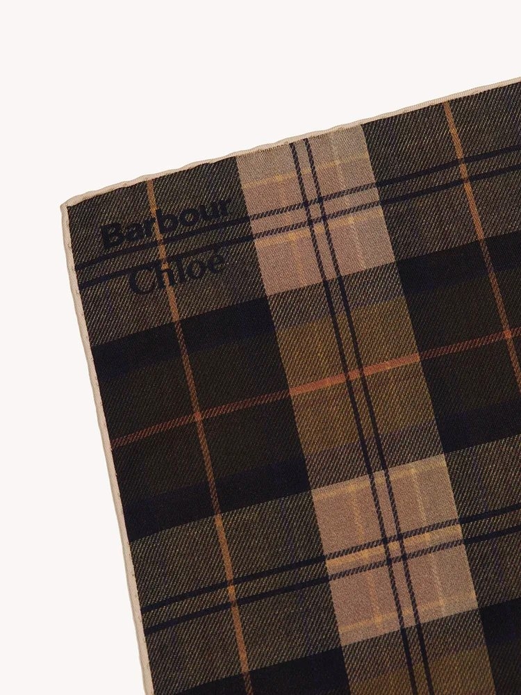 上面還有著Barbour與Chloé的字樣。