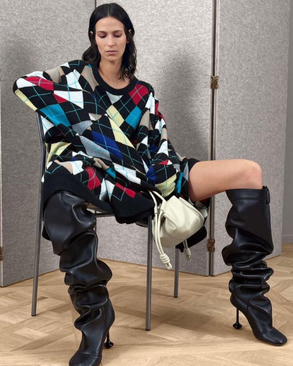 長靴重點在於抓皺線條感。