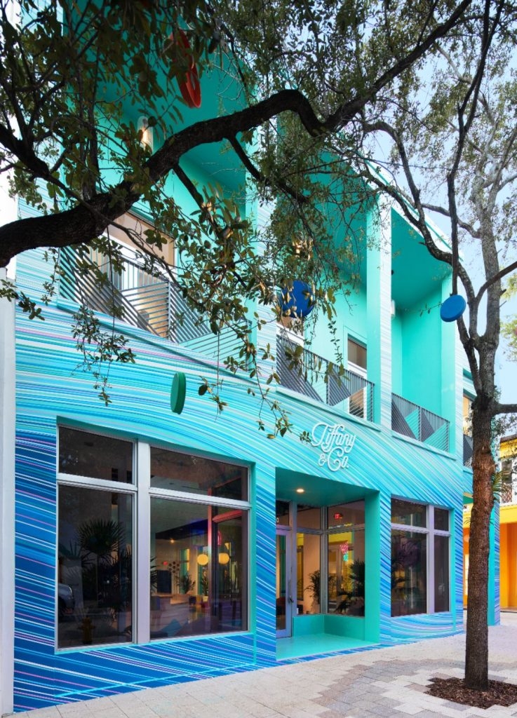 經典的Tiffany藍以及藍色漸變質紫色的線條