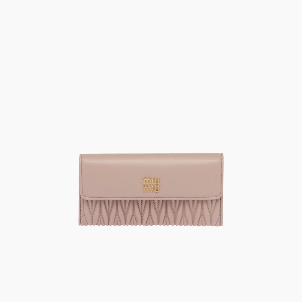 【名牌長銀包2023】CHANEL、Chloé的新「行動財庫」長銀包登場，讓你兔年發財 …