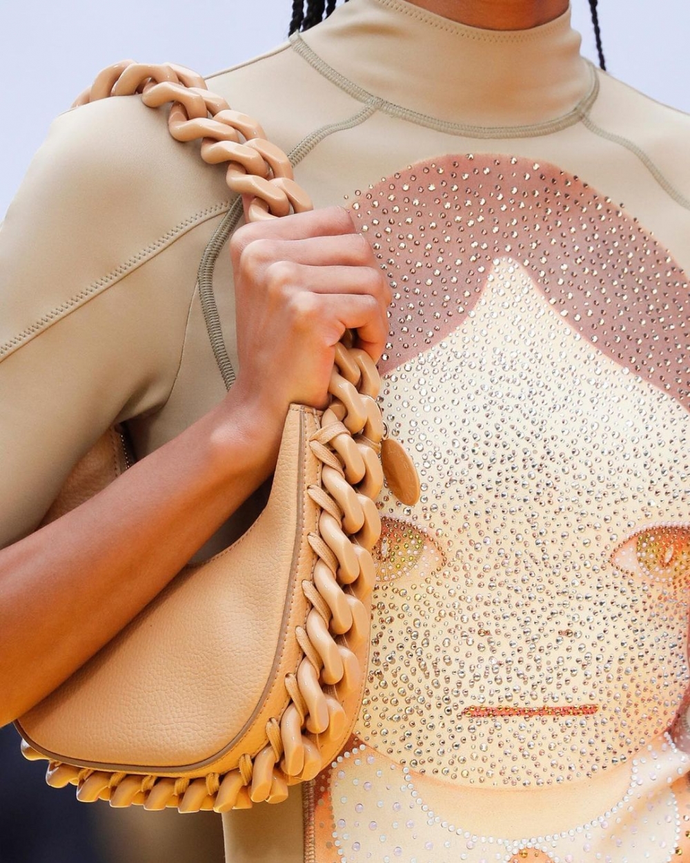 讓你可以將畫作穿上身。