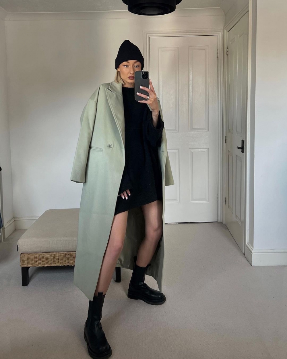 時尚博主Amelia鏡子自拍穿搭。