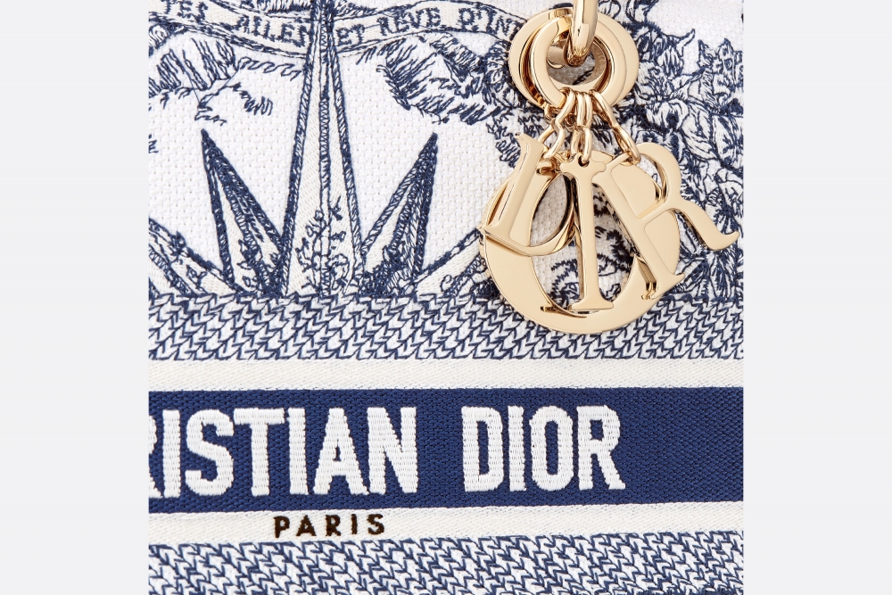 換上了「Rêve d'Infini無限之夢」刺繡帆布