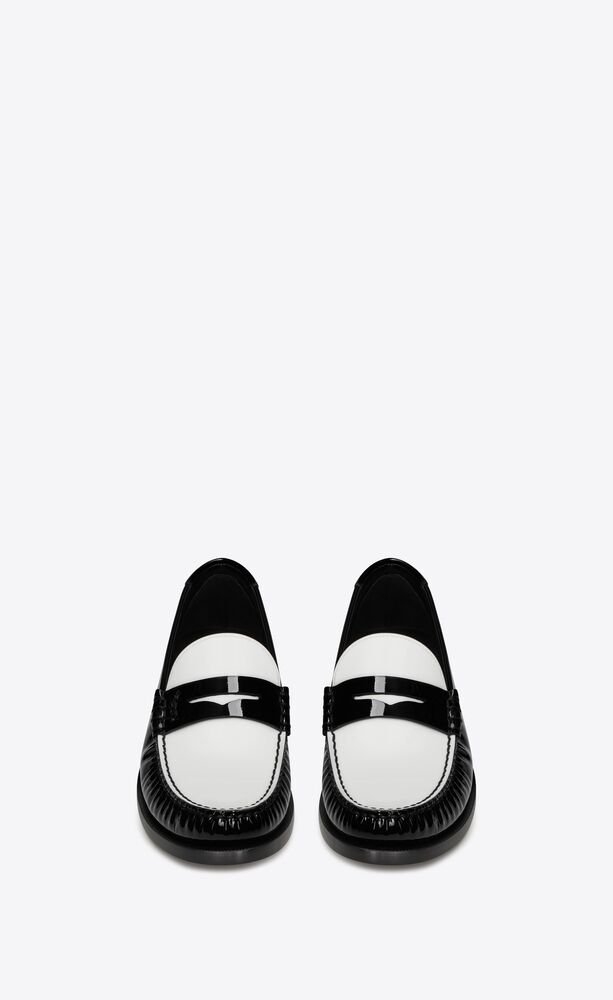 黑白雙色的Le Loafer Monogram Penny Slippers in Patent Leather。