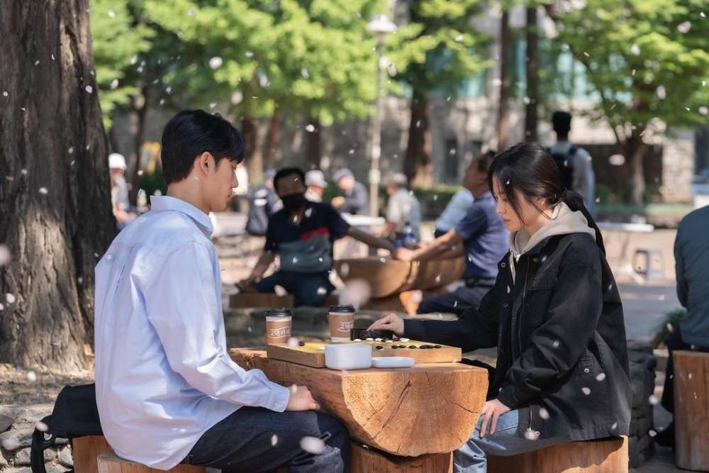 我們在劇中也還有看見她以休閒的穿搭登場。