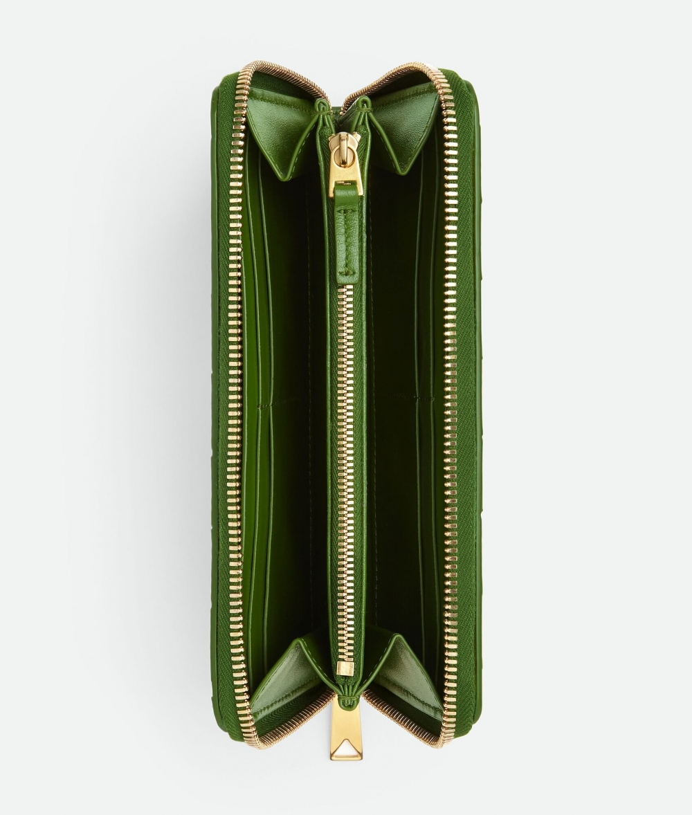 長銀包內的設計。