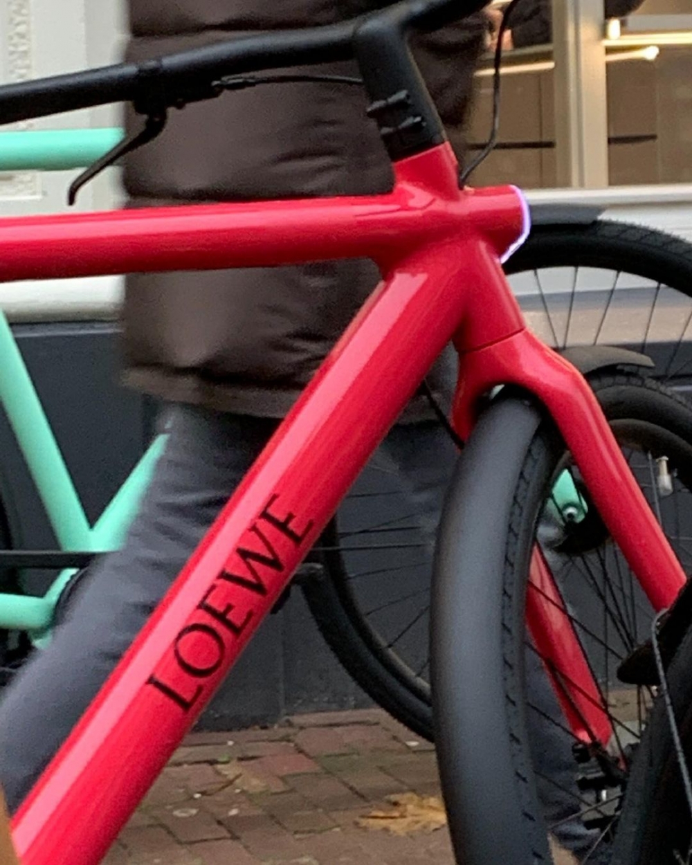 LOEWE x VanMoof 多彩電動單車