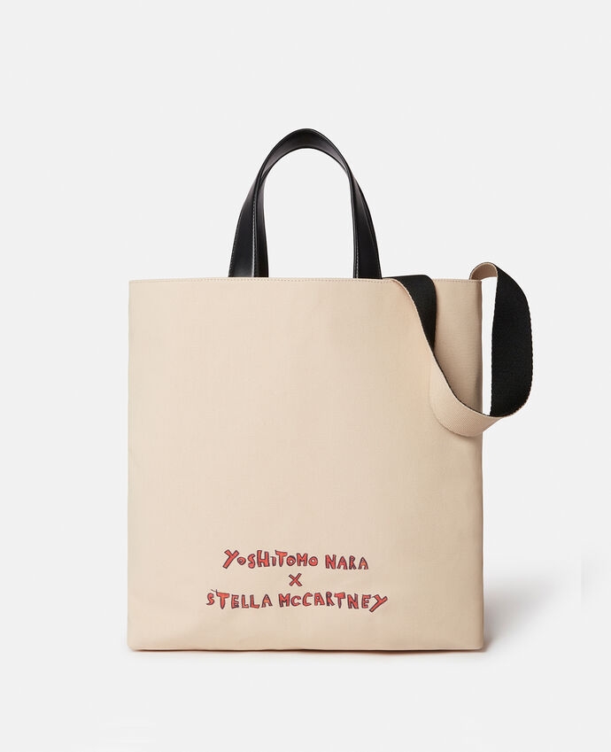 背面寫著Yoshitomo Nara × Stella McCartney 。