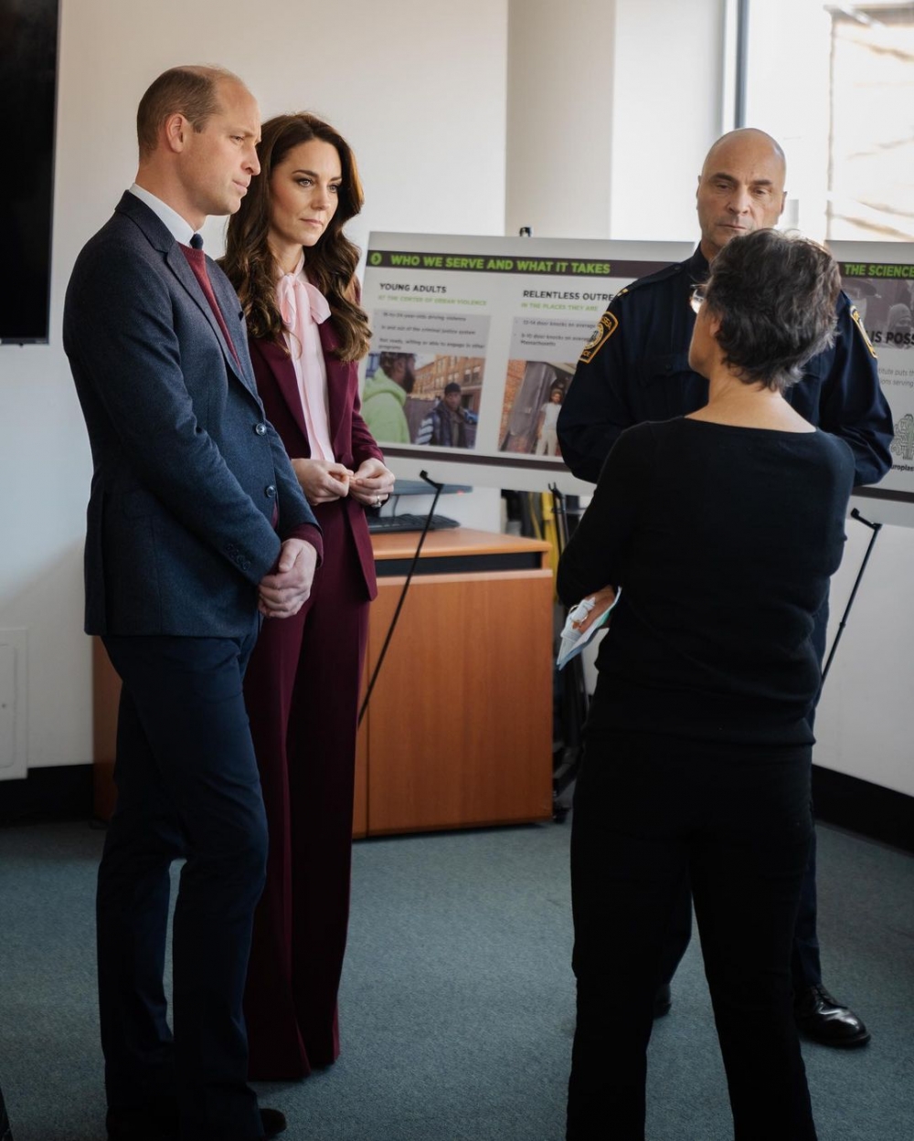 端莊、典雅,是上班時也能嘗試的穿搭。