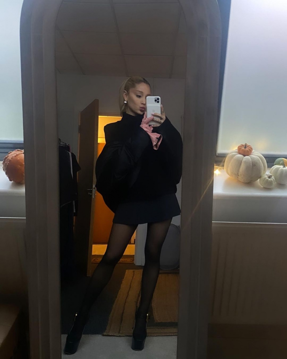 又或是優雅版本的高馬尾。