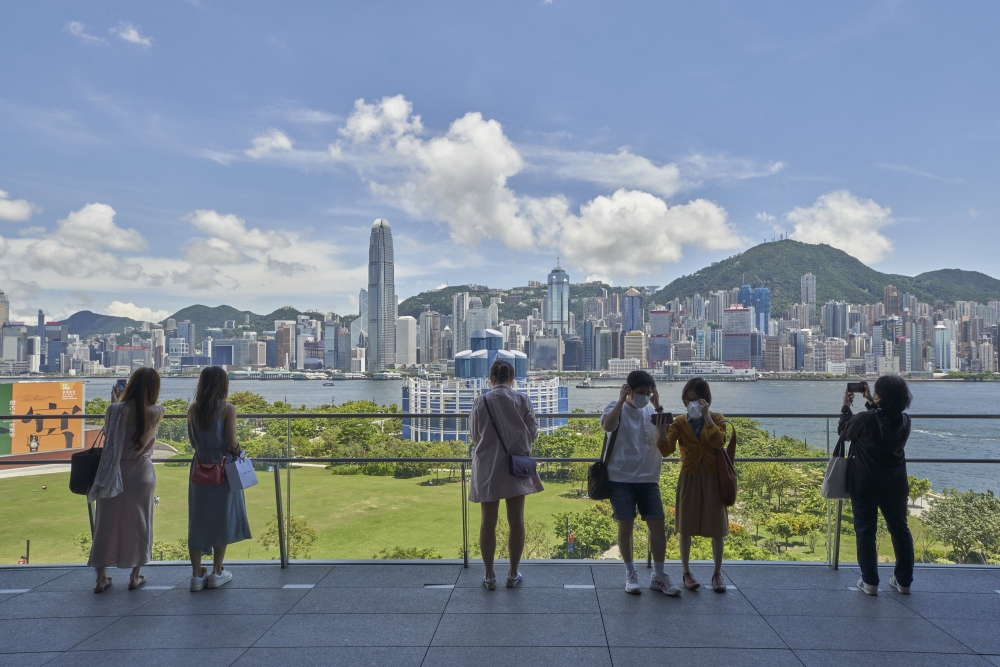 2 樓南中庭可看到維港的亮麗景致