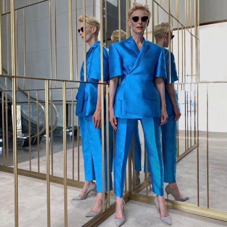 帥氣的造型也難不倒她。