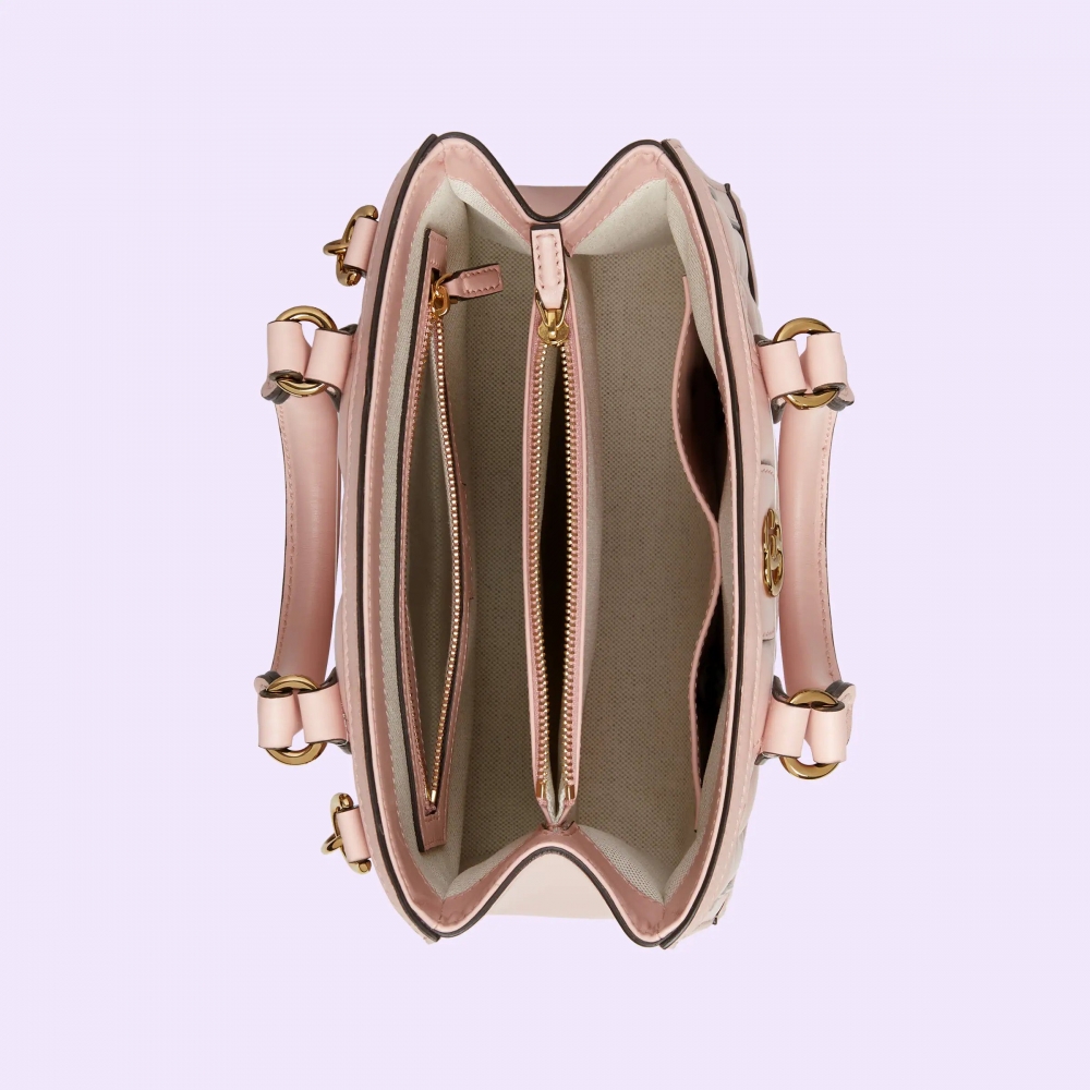 無論是手提或肩揹都時尚。