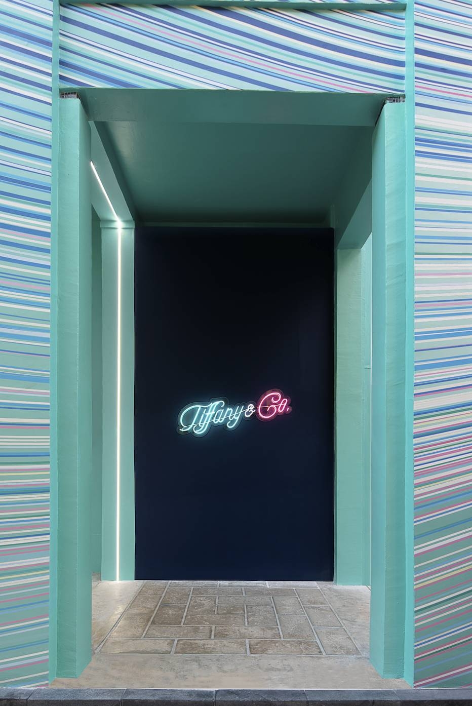 明亮的霓虹燈藍、粉色霓虹燈