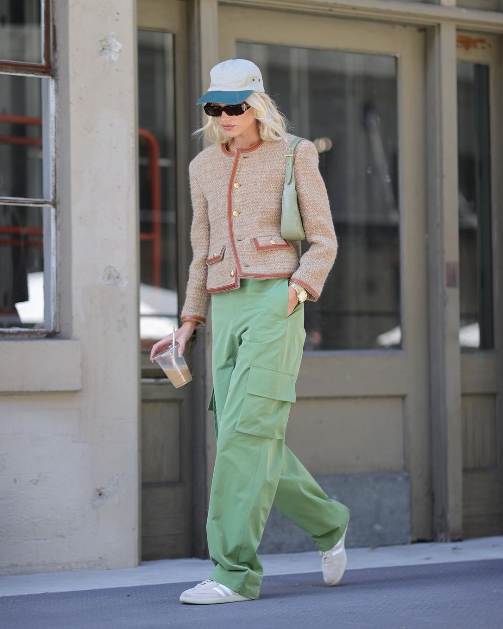 Elsa Hosk詮釋自己的服裝品牌HELSA。