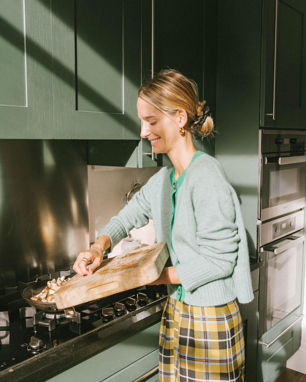 搭配針織上衣看起來都十分優雅。