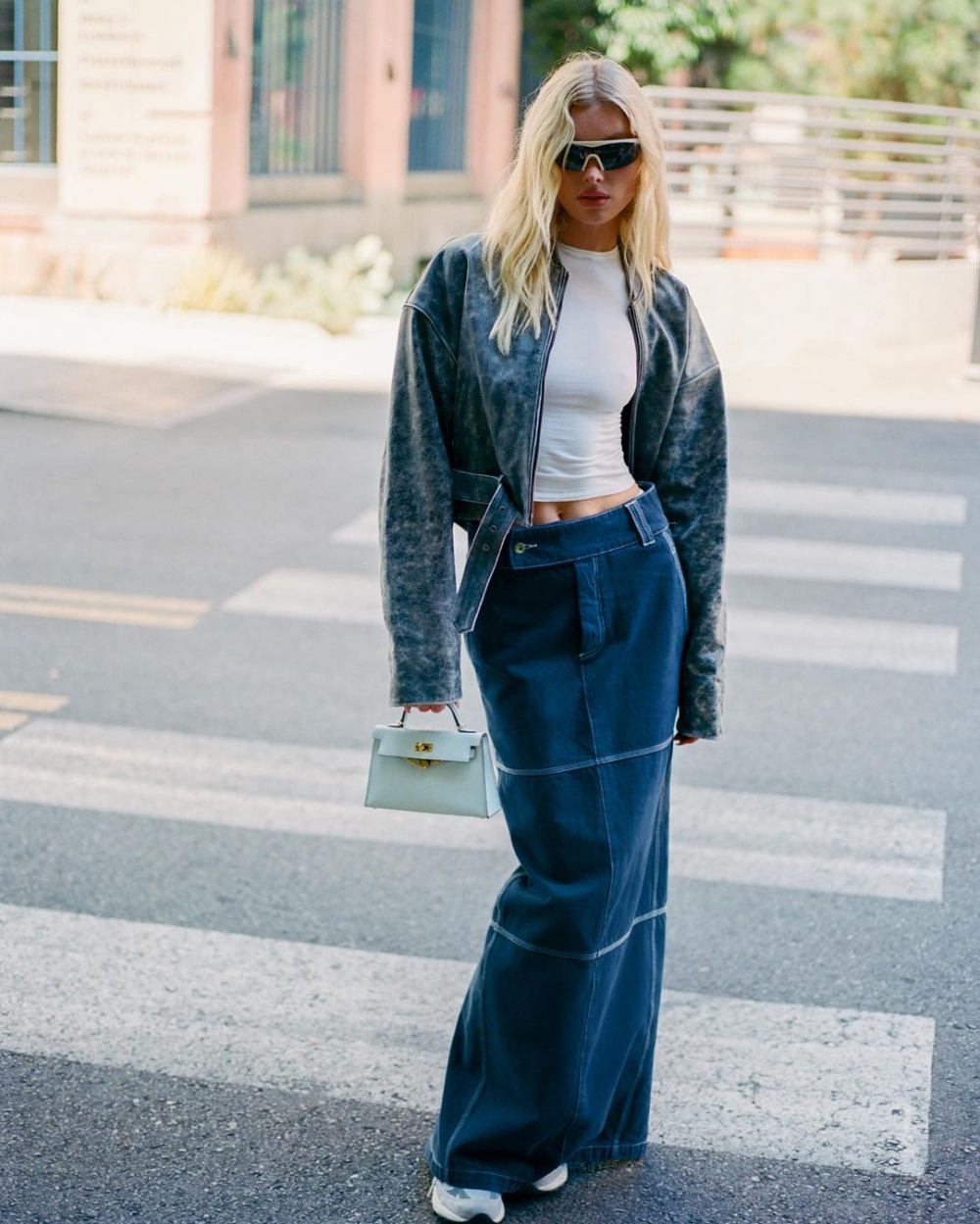 利用球鞋打造不同的氣場效果。