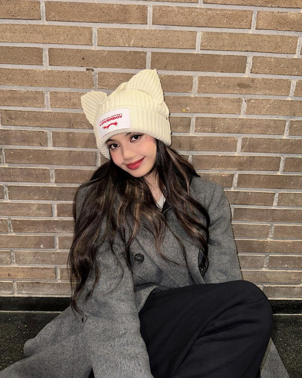 Lisa近日也分享許多張戴著帽子的穿搭照。