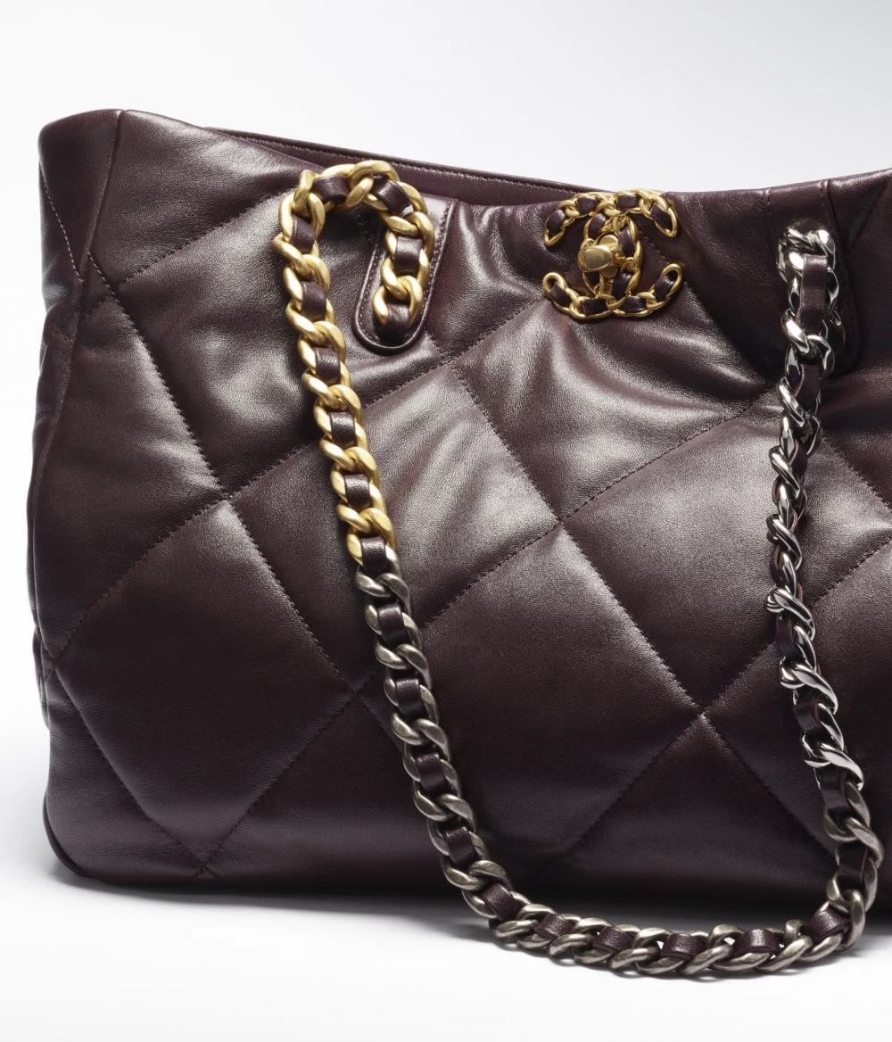 奢侈品牌應時冬天的氣氛推出棕色係包袋。