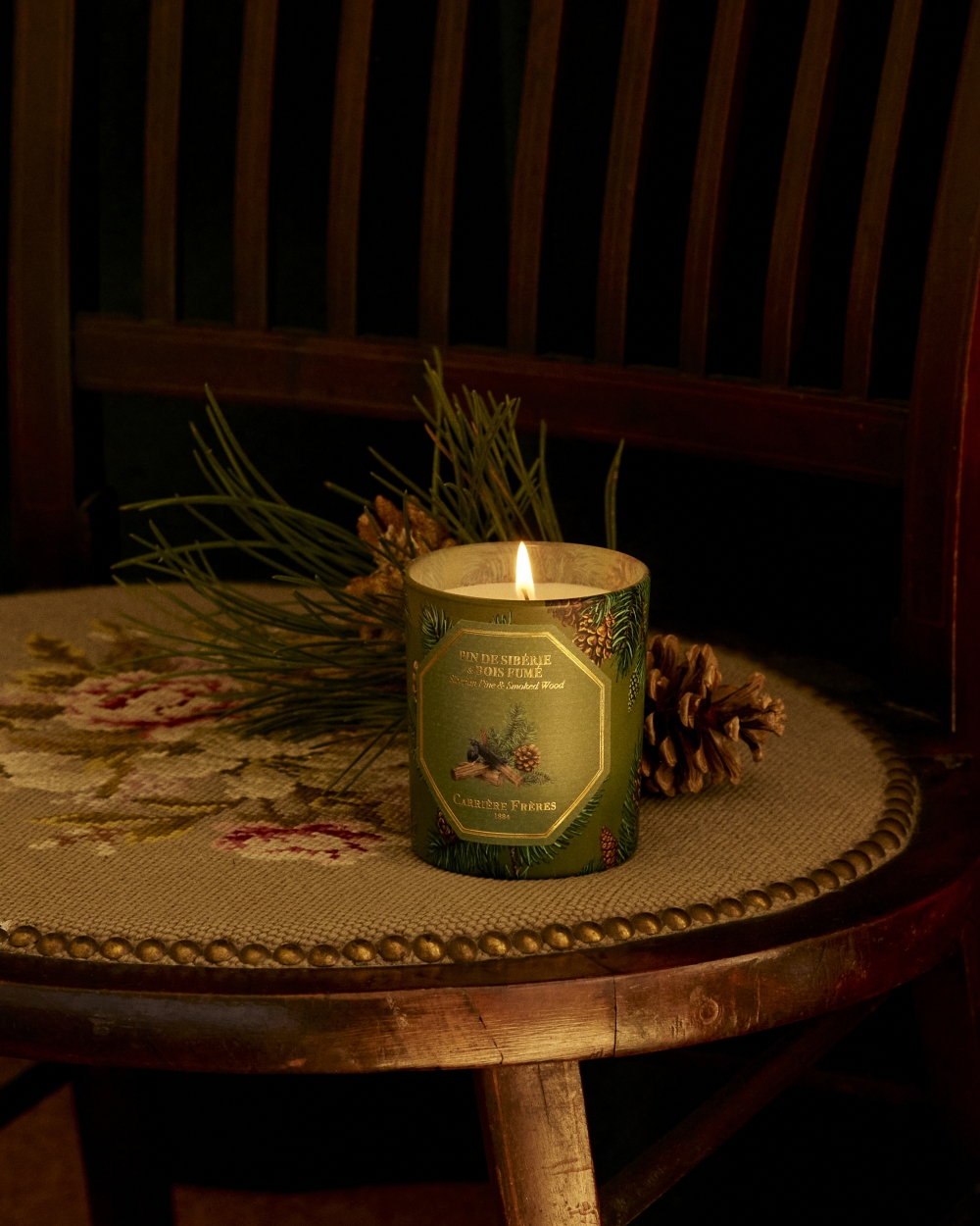 雪松與煙燻木頭同是溫暖的氣息,特別是溫馨的家庭。