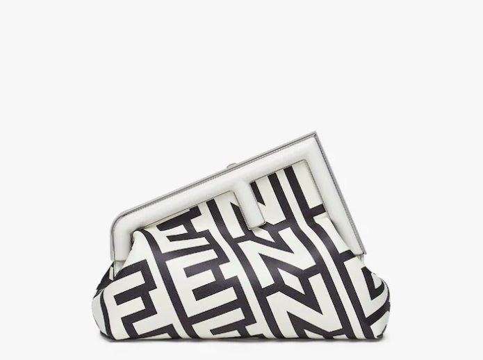 人氣FENDI First Midi換上新Logo。