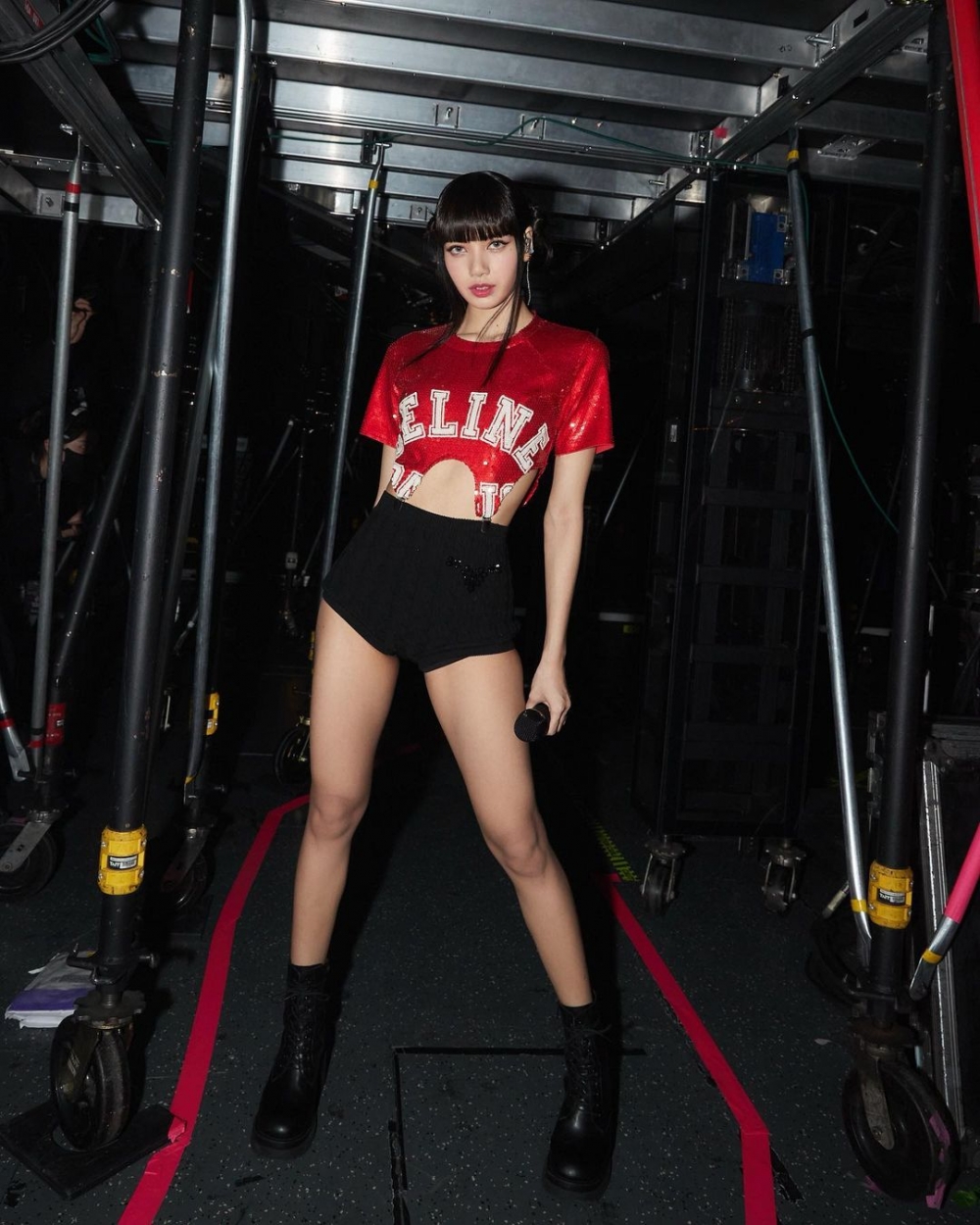 詮釋出青春無敵的模樣。