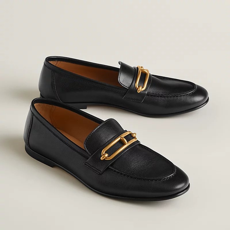 黑色款式的Colette Loafer。