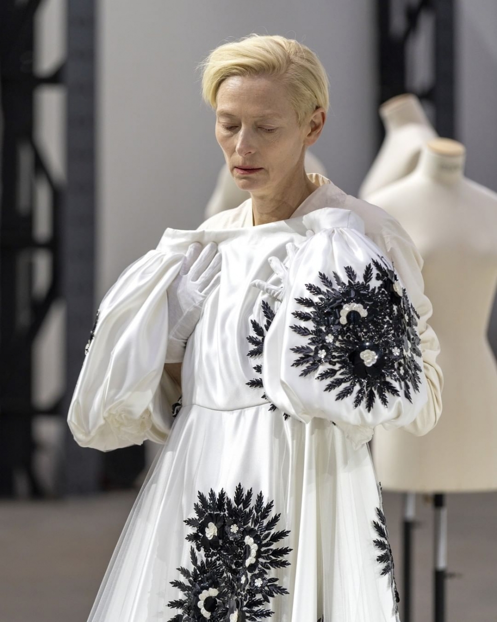 她在Fondazione Sozzani裡的演出。