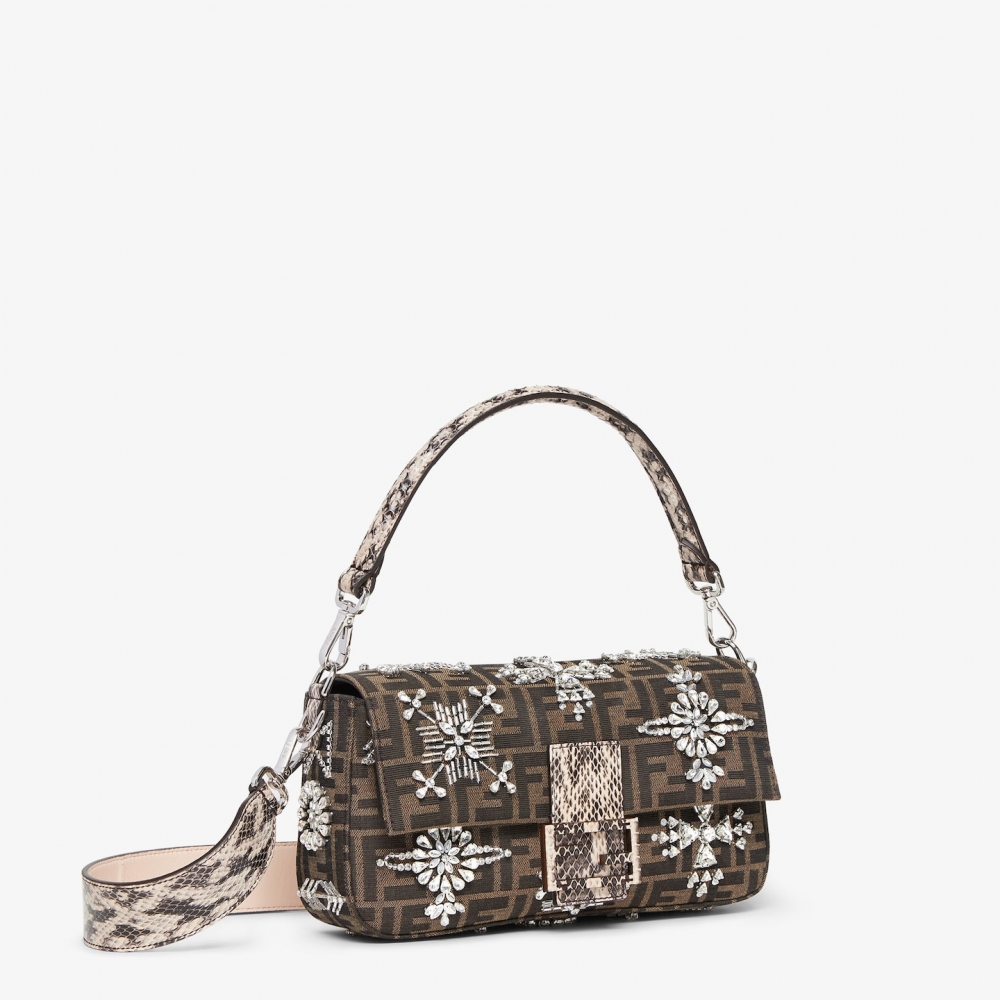 臻選點綴棕色提花FF圖案的布料材質