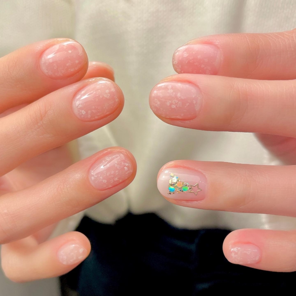 七彩亮片拼出聖誕樹