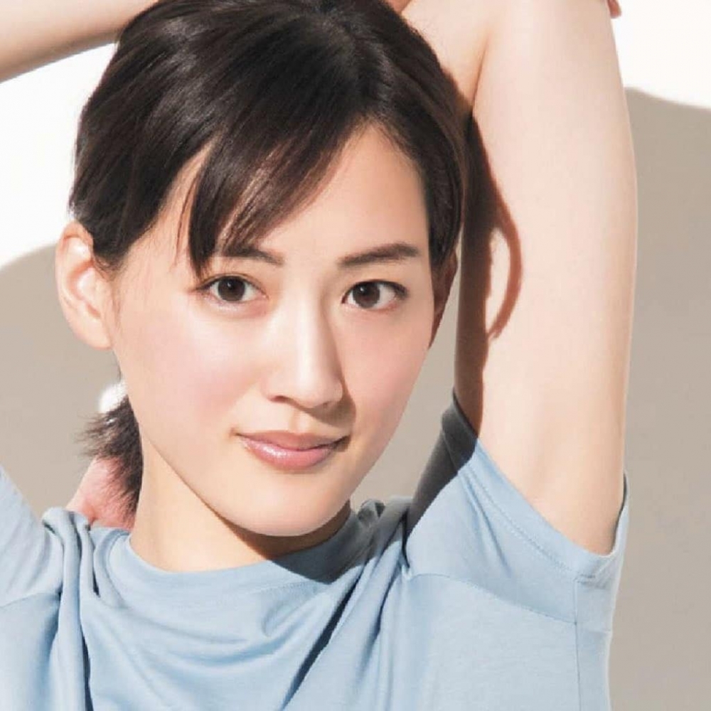 白晳零毛孔,都是綾瀨遙肌膚令人羨慕之處。