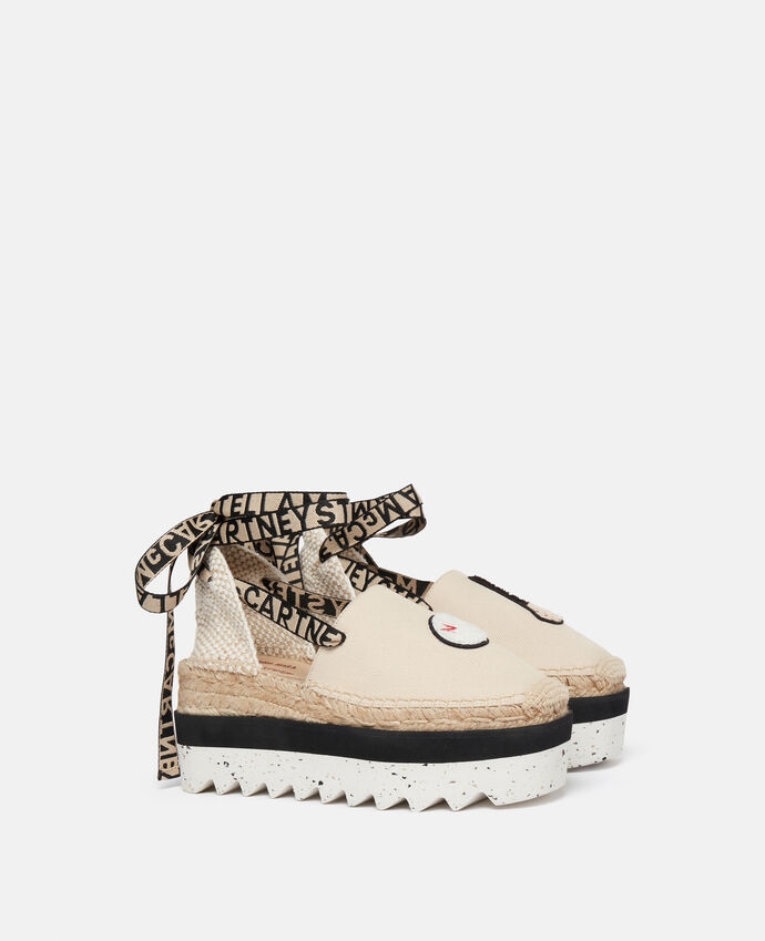 夢幻淑女鞋款的Gaia Little Black Bunny Embroidery Canvas Espadrilles。