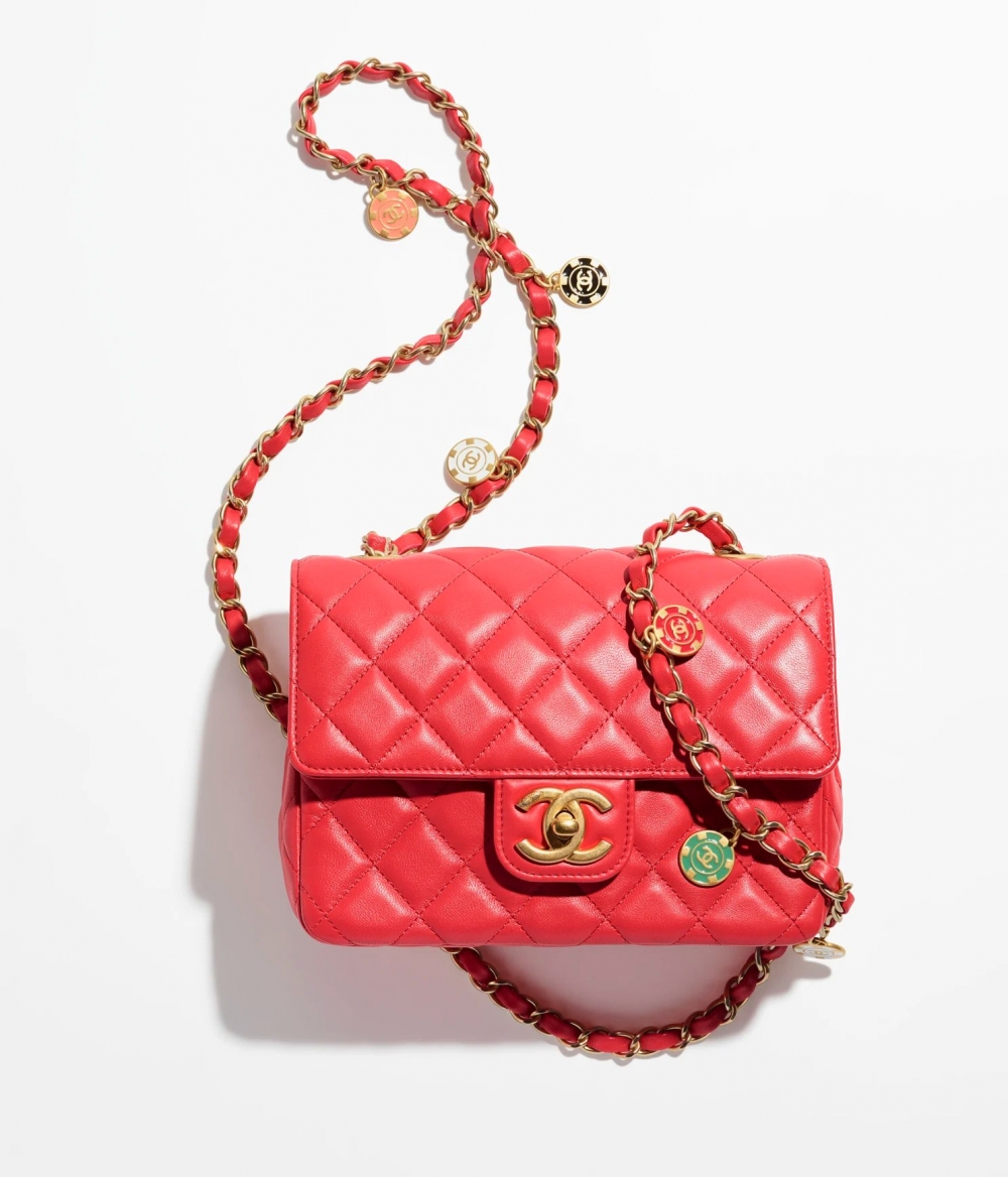 CHANEL裡藏有的聖誕紅色CHANEL Mini Flap Bag。