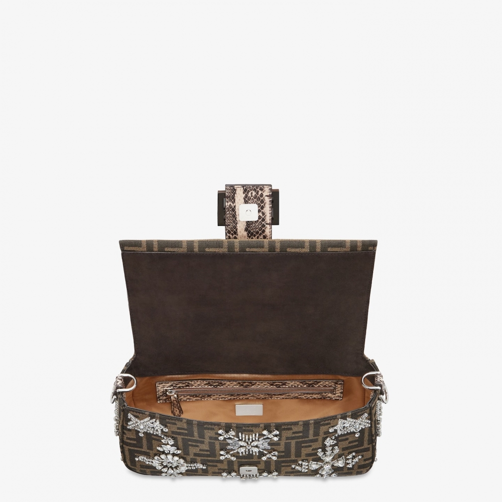 添加白色人造水晶、串珠排列成幾何設計