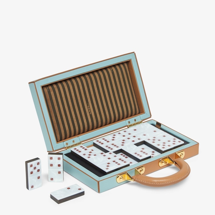 裡面則是裝有趣味十足的骨牌。