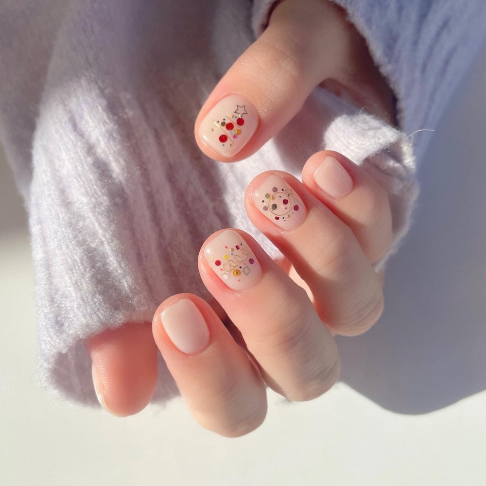 綴以繽紛彩球簡約又時髦