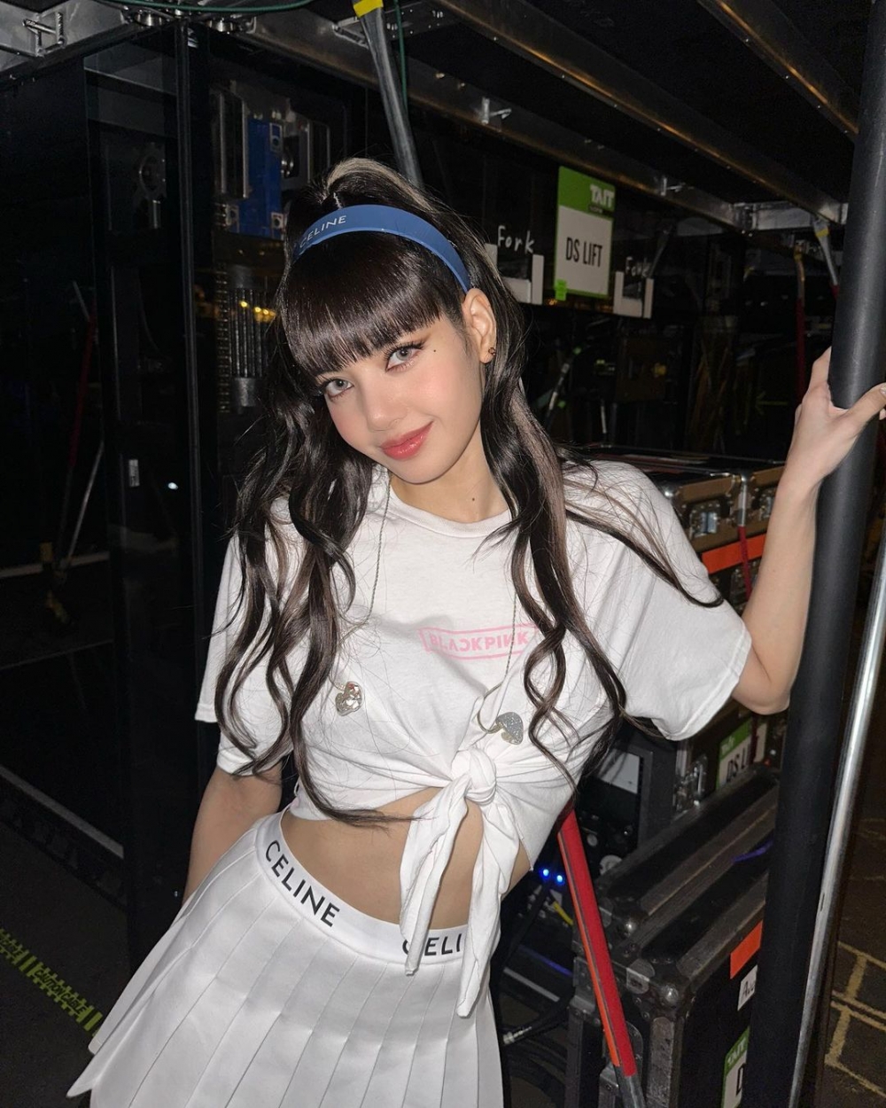 Lisa則是穿上CELINE的單品。