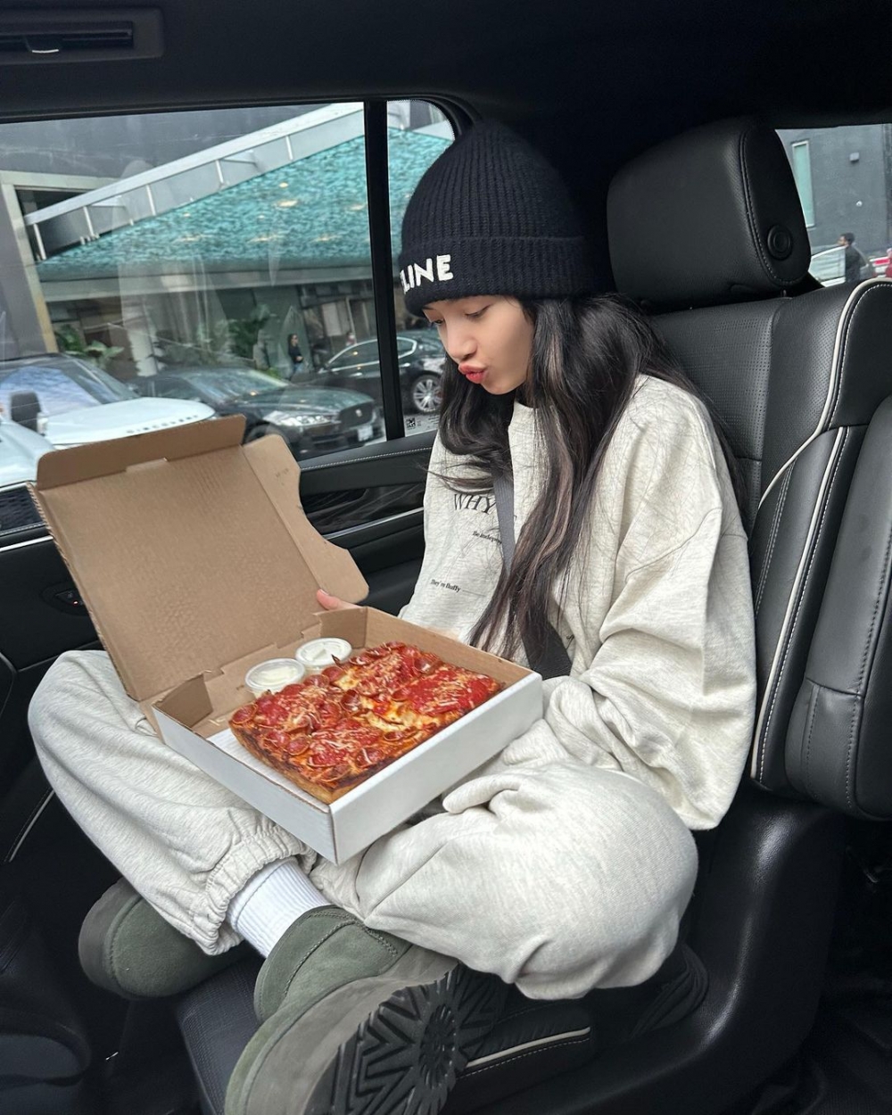 保暖又舒適的針織毛帽也是你能參考的方向。