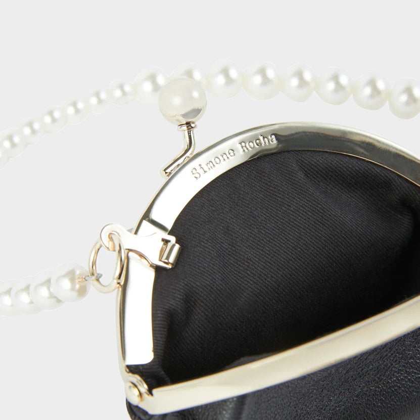 打開後開口金屬部分能見到品牌的標誌壓印