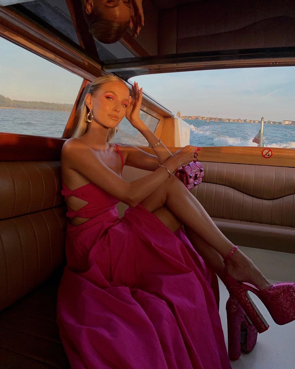 眾多名人都在穿搭中加入它。