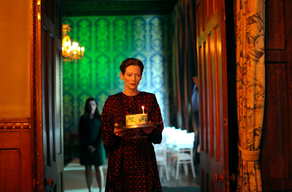 在電影之中,她也時常詮釋不同的造型。