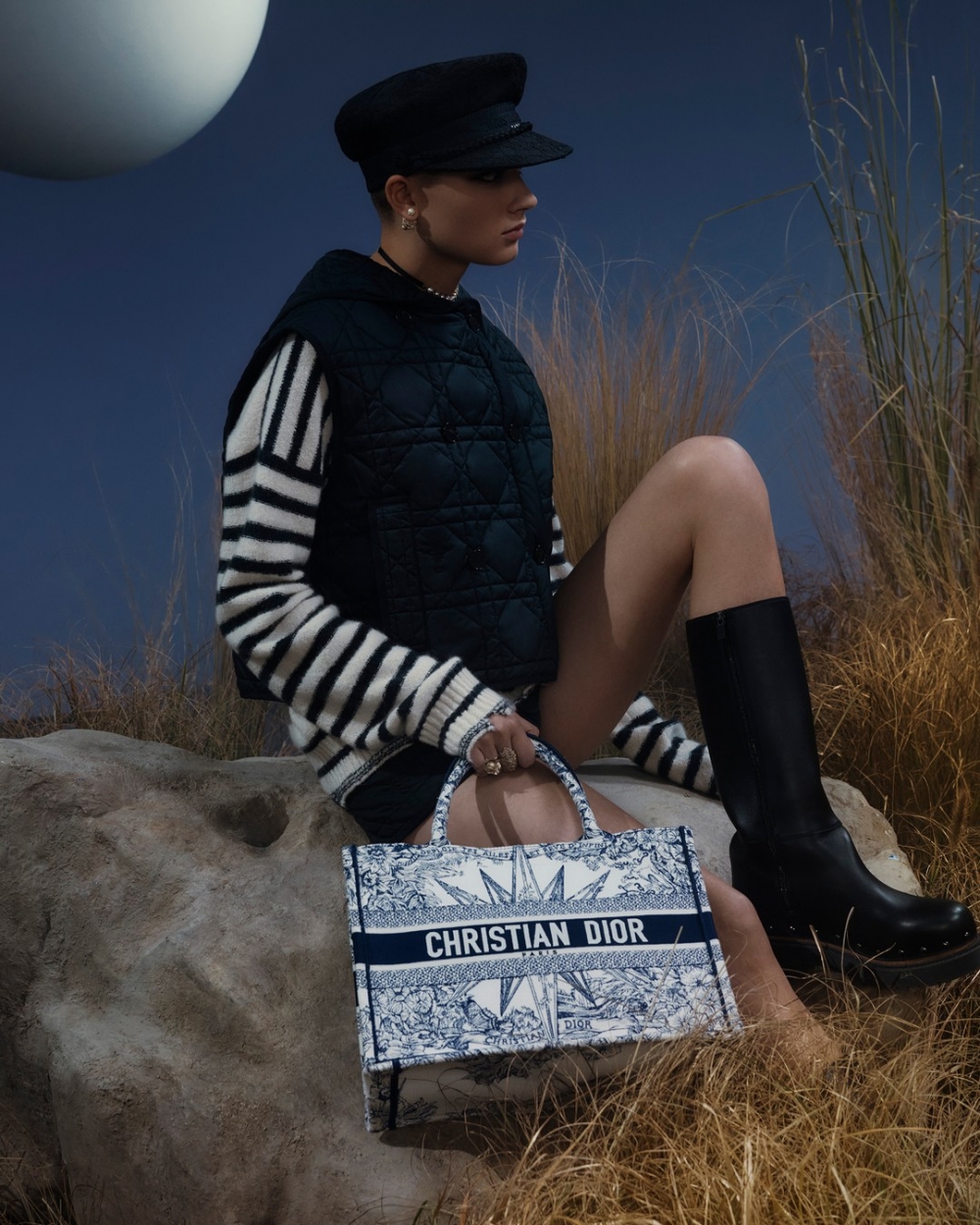 無限之夢的藍白色調手袋正式登場