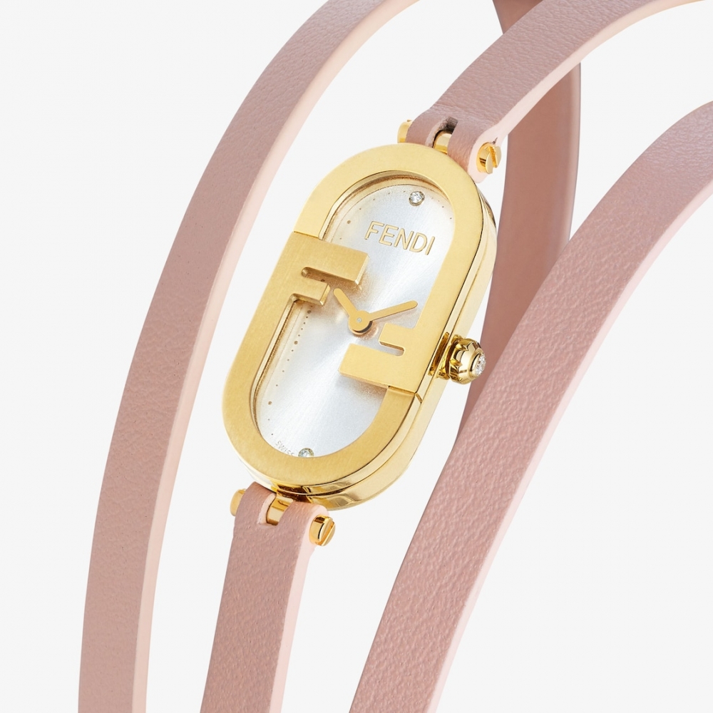FENDI以皮革飾帶打造的獨特O’Lock Vertical。