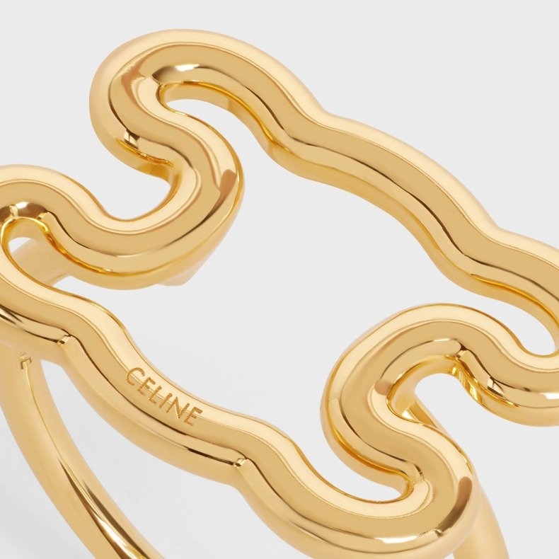 凱旋門框架打造的戒指。